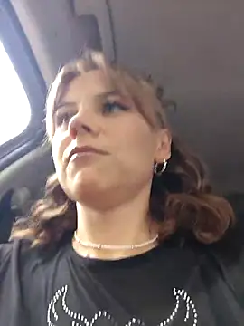 YOURLIKAA online show from 17, 4, 2026