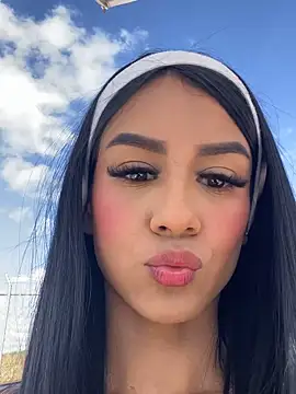 Juliana Xander online show from 1, 12, 2025