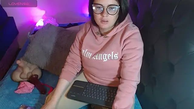 KrystalAdams online show from 7, 10, 2025