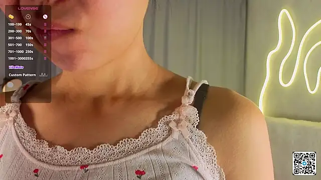 AlodiaAxley online show from 12, 9, 2025