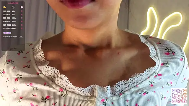 AlodiaAxley online show from 10, 10, 2025