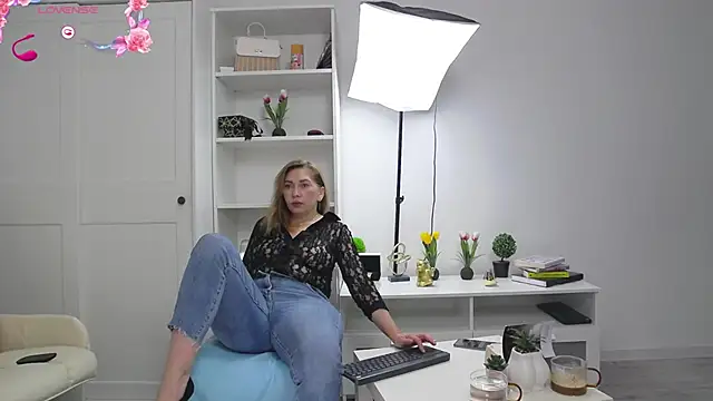 Anna glamlovely online show from 19, 10, 2025