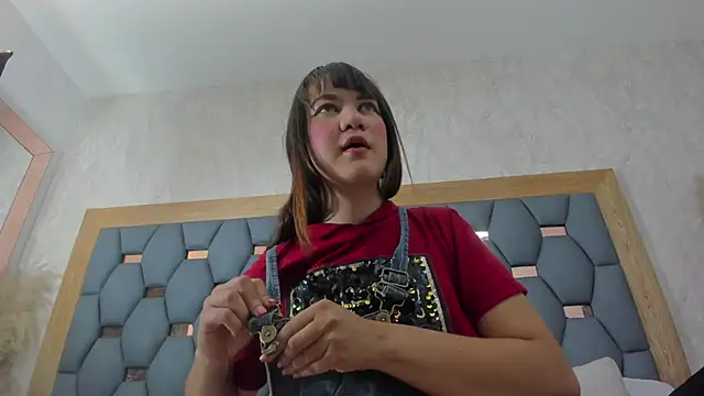 juliette pretty  online show from 22, 9, 2025