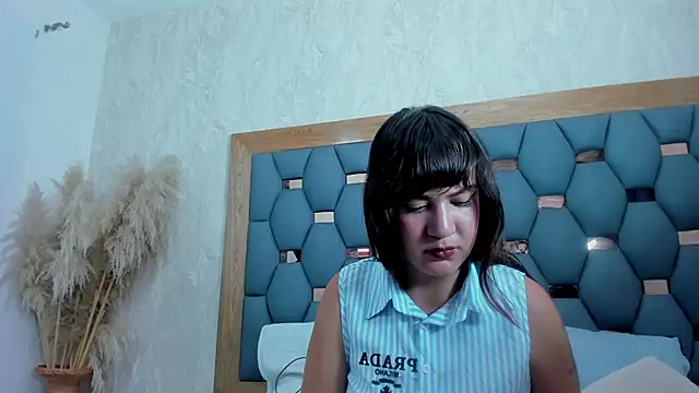 juliette pretty  online show from 3, 10, 2025