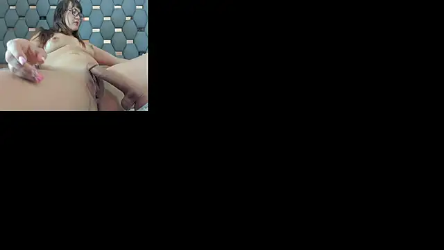 juliette pretty  online show from 24, 9, 2025