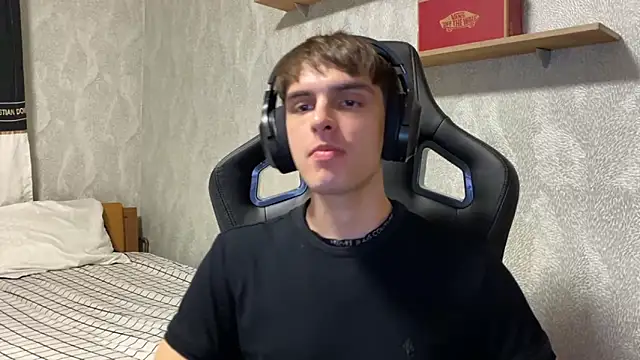 Snapshot of elliot_scott chatting on 26, 9, 2025 elliot scott online show from 26, 9, 2025