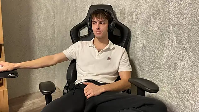 Snapshot of elliot_scott chatting on 11, 10, 2025 elliot scott online show from 11, 10, 2025