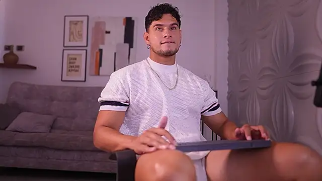 Snapshot of DaviesBrown chatting on 8, 6, 2026 DaviesBrown online show from 8, 6, 2026