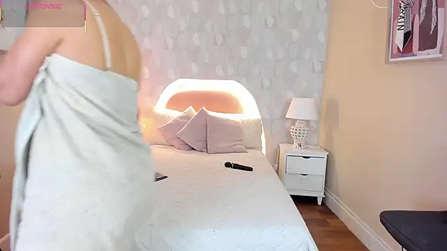 isabella milf  online show from 19, 11, 2025