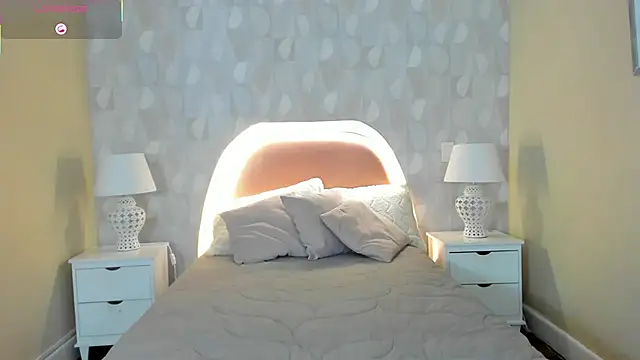 isabella milf  online show from 29, 10, 2025