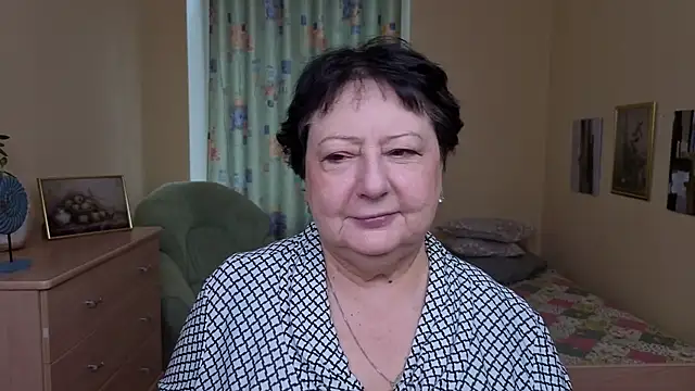 Margo Moll online show from 4, 12, 2025