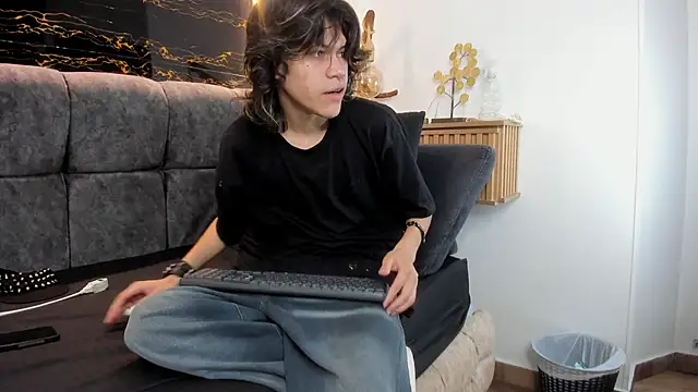 Diamond twink online show from 20, 3, 2026