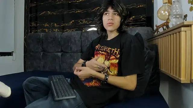 Diamond twink online show from 26, 2, 2026