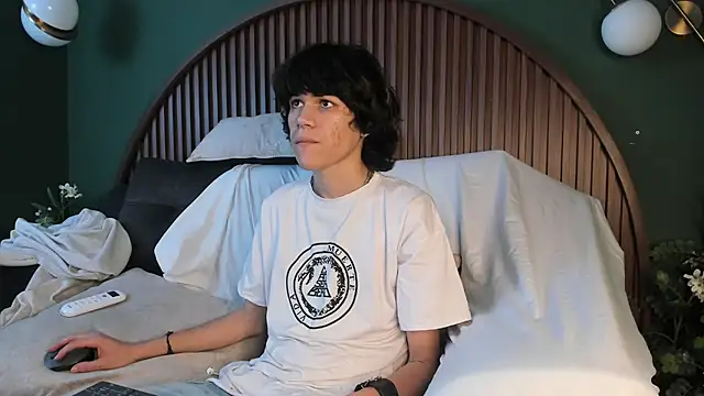 Diamond twink online show from 16, 7, 2026