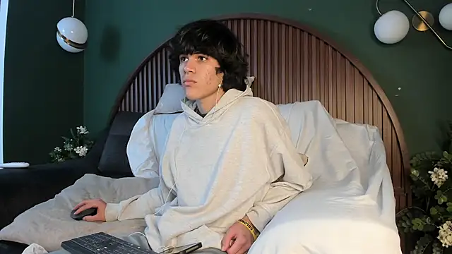 Diamond twink online show from 15, 7, 2026