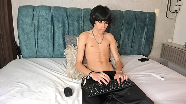 Diamond twink online show from 9, 6, 2026