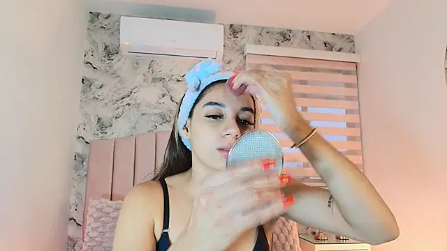 Snapshot of celeste_moonx chatting on 10, 11, 2025 celeste moonx online show from 10, 11, 2025