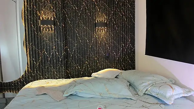 ZOETTAYLOR online show from 5, 11, 2025