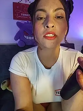 Fox Roxxan online show from 5, 4, 2026