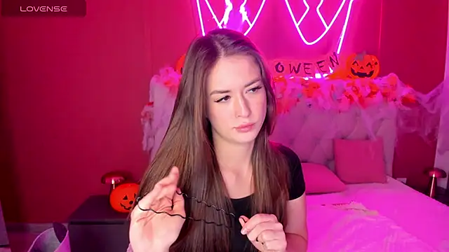 StacyWells online show from 28, 10, 2025