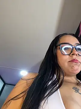 KatlynRous online show from 28, 2, 2026