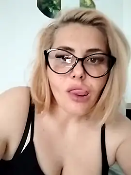 LarisseBelle online show from 28, 4, 2026