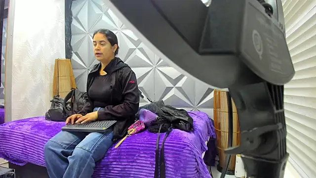 Snapshot of GreciaFox1 chatting on 12, 10, 2025 GreciaFox1 online show from 12, 10, 2025