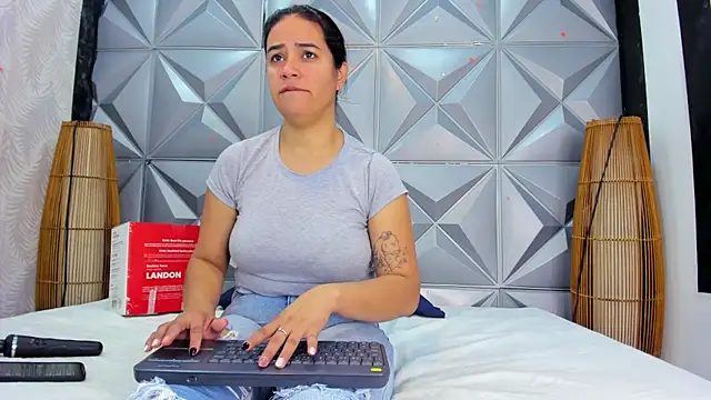 Snapshot of GreciaFox1 chatting on 28, 11, 2025 GreciaFox1 online show from 28, 11, 2025