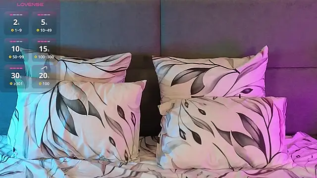 Snapshot of RianaRey chatting on 6, 2, 2026 RianaRey online show from 6, 2, 2026