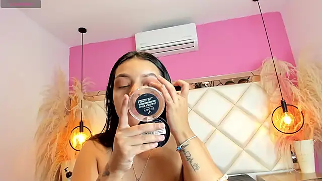 Lucianaa Collins online show from 12, 10, 2025