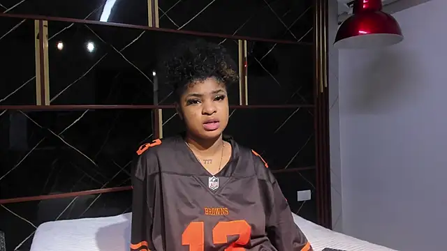 HannyThompson online show from 8, 11, 2025