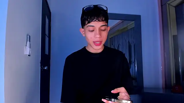 Sebax Young online show from 28, 2, 2026