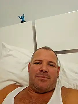 cubanitofeliz40 online show from 7, 2, 2026