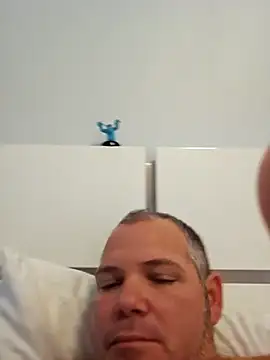 cubanitofeliz40 online show from 10, 2, 2026