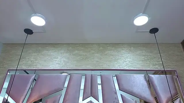 ThaliaCross online show from 7, 1, 2026