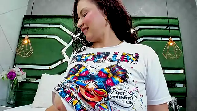 ThaliaCross online show from 30, 9, 2025