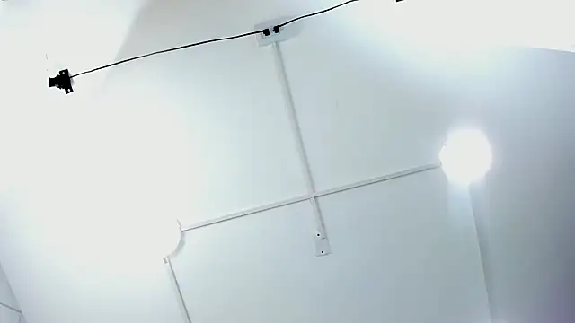 ThaliaCross online show from 10, 9, 2025