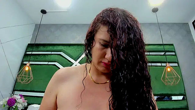 ThaliaCross online show from 15, 10, 2025