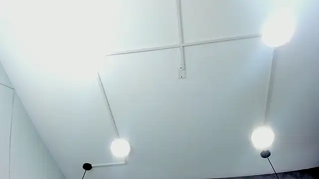 ThaliaCross online show from 16, 9, 2025