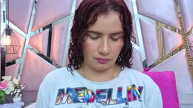 ThaliaCross online show from 17, 1, 2026