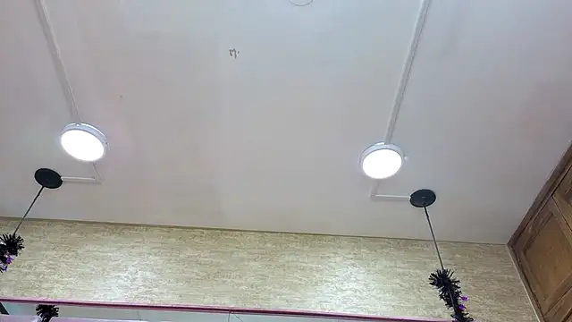 ThaliaCross online show from 12, 11, 2025