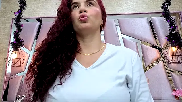 ThaliaCross online show from 1, 12, 2025