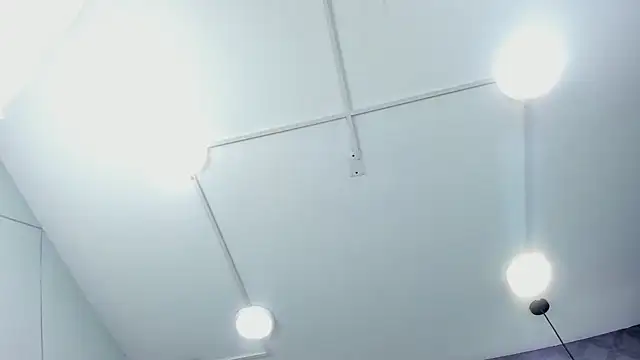 ThaliaCross online show from 15, 9, 2025