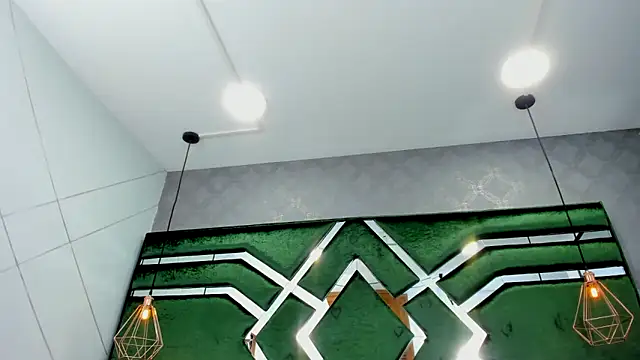 ThaliaCross online show from 4, 10, 2025