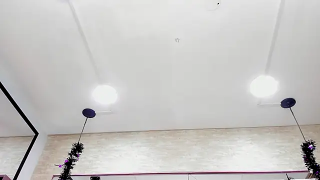 ThaliaCross online show from 1, 11, 2025