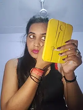 cute radhikaa online show from 15, 7, 2026