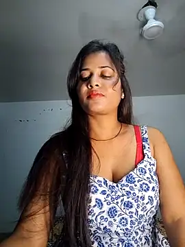 cute radhikaa online show from 3, 4, 2026