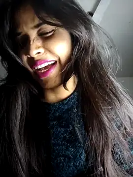 cute radhikaa online show from 7, 2, 2026