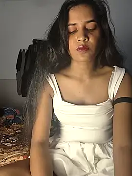 cute radhikaa online show from 14, 9, 2025