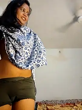 cute radhikaa online show from 5, 4, 2026